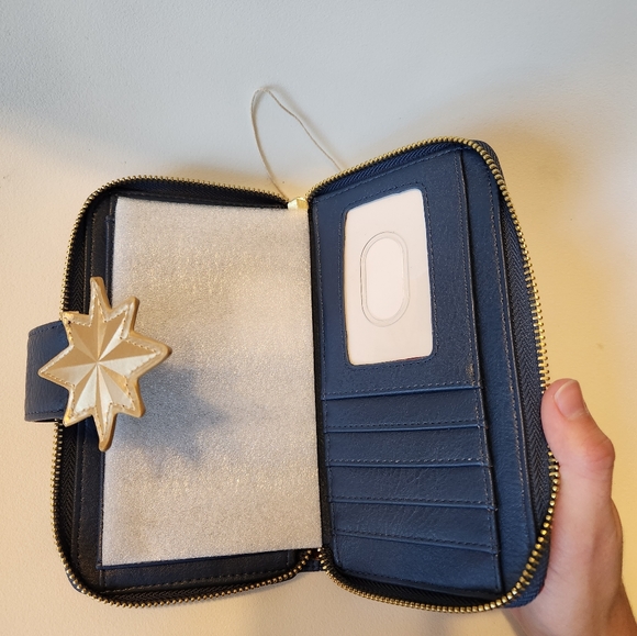 Captain Marvel Loungefly Wallet - Picture 8 of 9